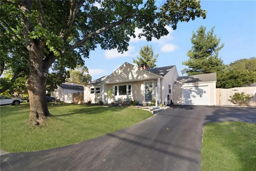 102 Howie Avenue Warwick RI 02888