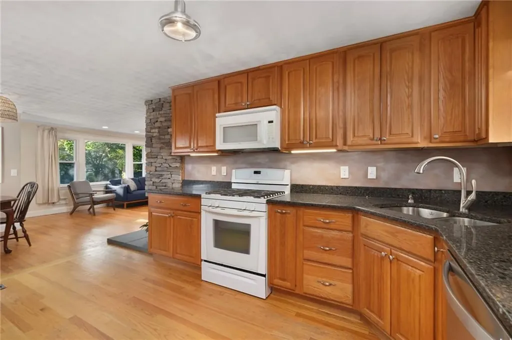 102 Howie Avenue Warwick RI 02888
