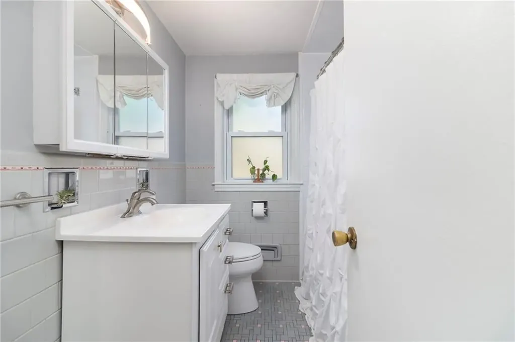 102 Howie Avenue Warwick RI 02888