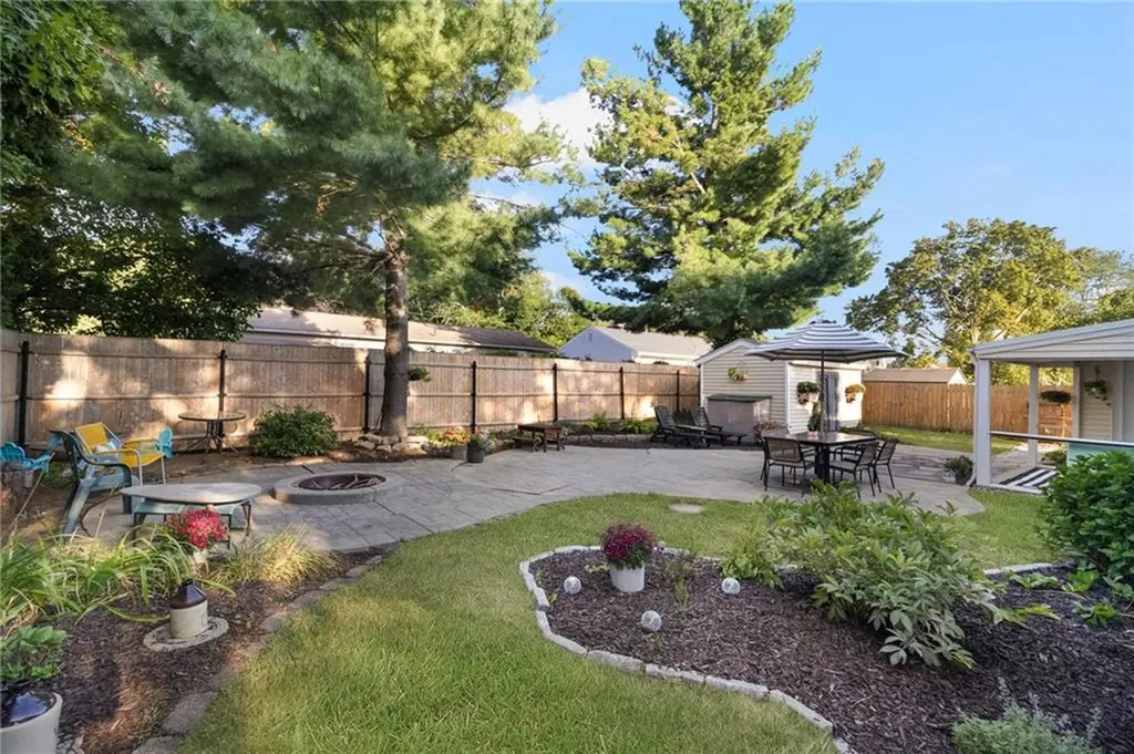 102 Howie Avenue Warwick RI 02888