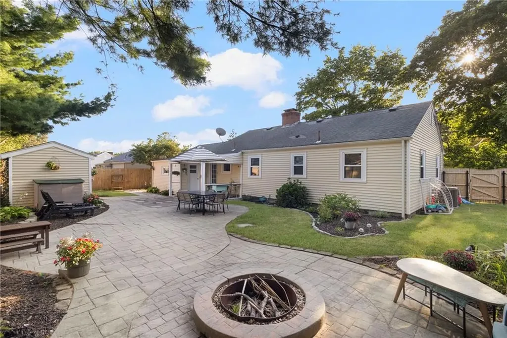 102 Howie Avenue Warwick RI 02888