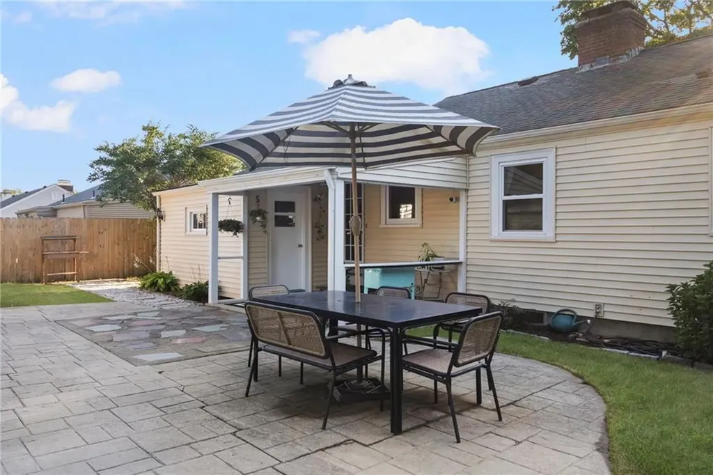 102 Howie Avenue Warwick RI 02888