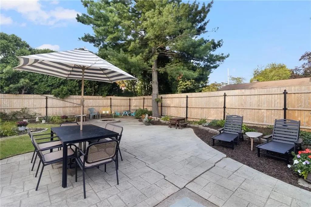 102 Howie Avenue Warwick RI 02888
