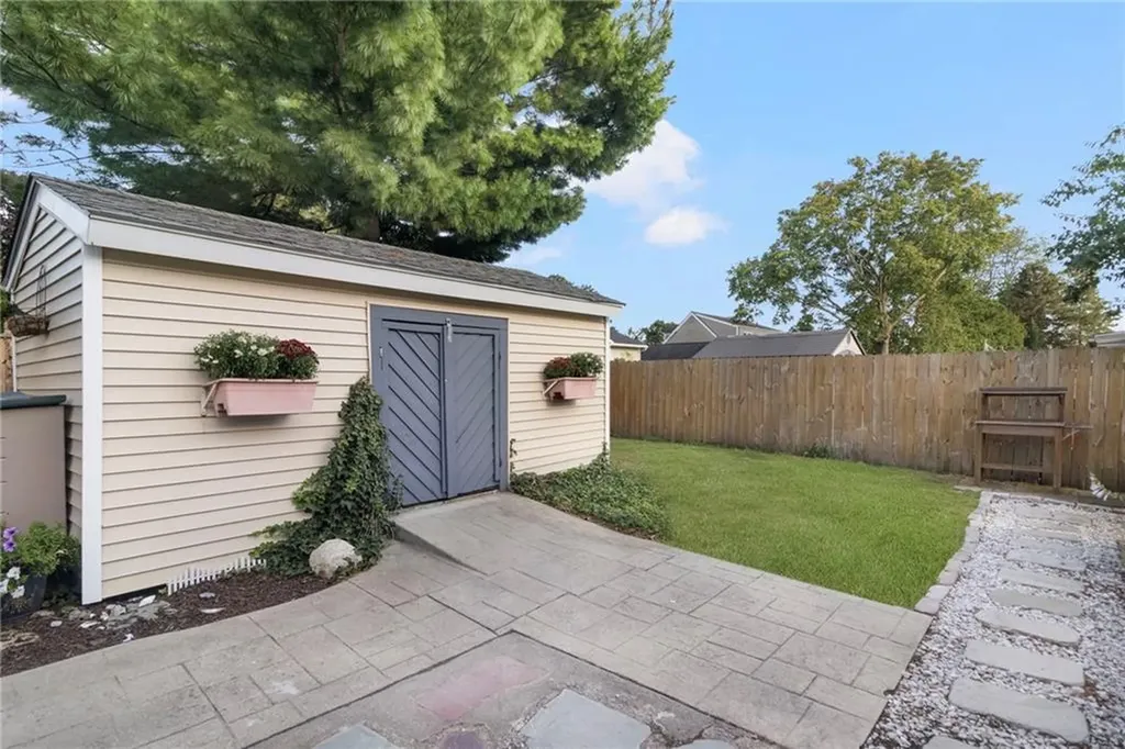 102 Howie Avenue Warwick RI 02888