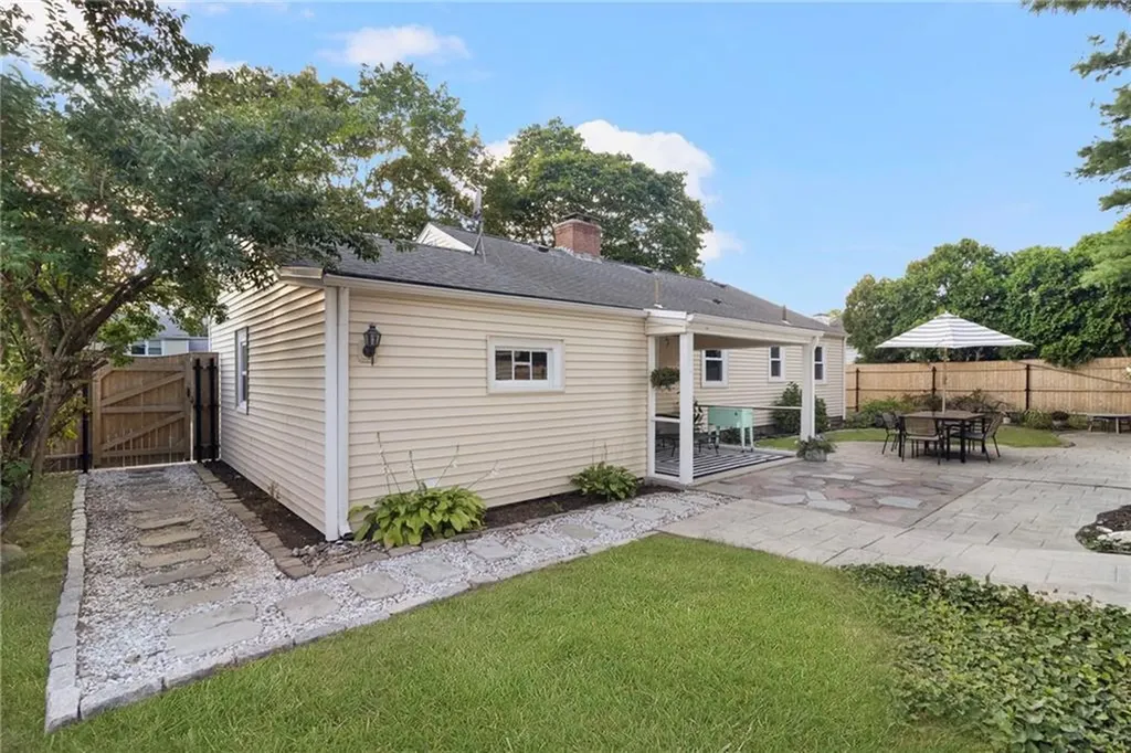 102 Howie Avenue Warwick RI 02888