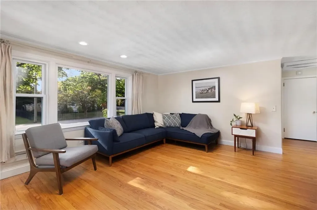 102 Howie Avenue Warwick RI 02888