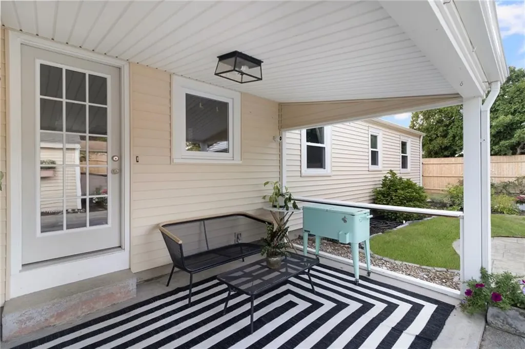 102 Howie Avenue Warwick RI 02888