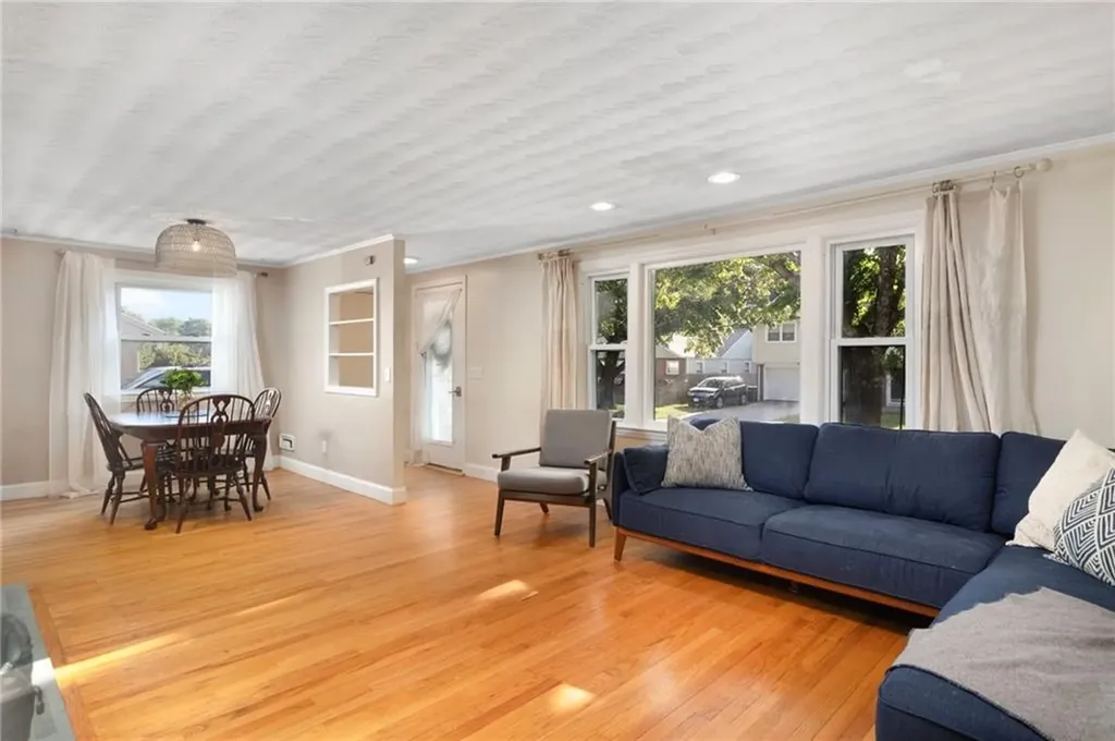 102 Howie Avenue Warwick RI 02888