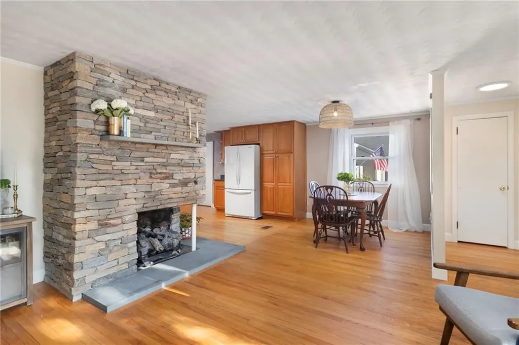102 Howie Avenue Warwick RI 02888
