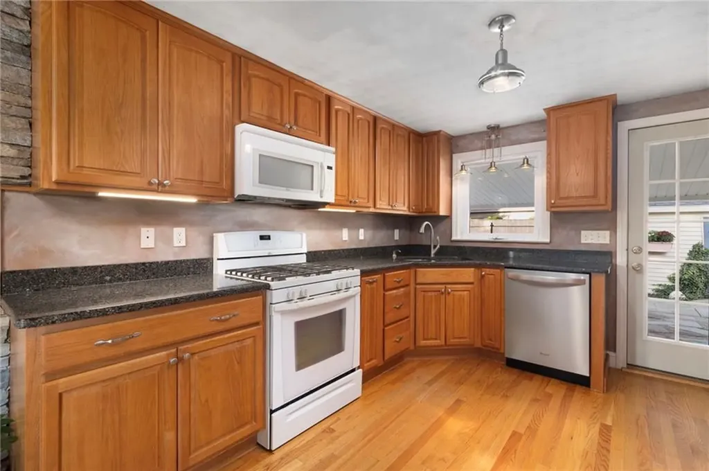 102 Howie Avenue Warwick RI 02888