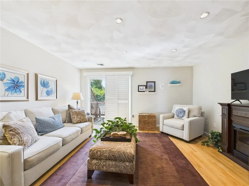 53 Rocky Brook Way South Kingstown RI 02879