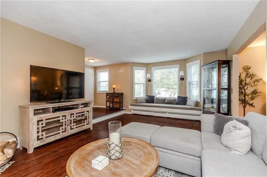 25 Venturi Green North Providence RI 02904