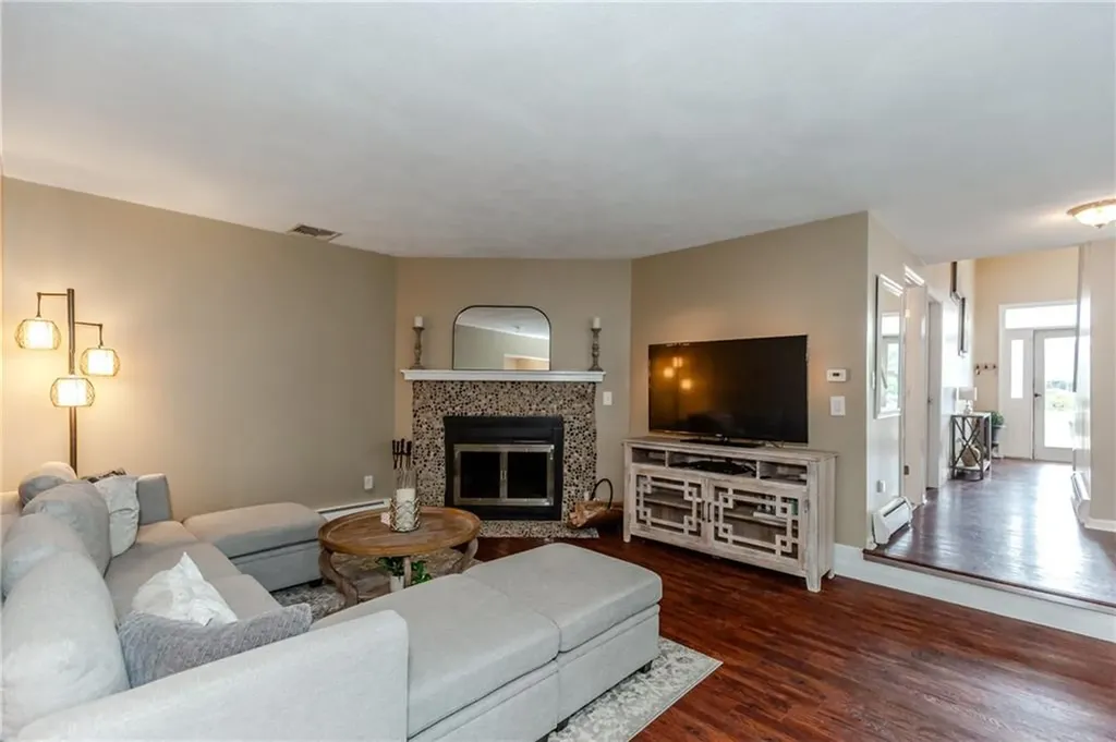 25 Venturi Green North Providence RI 02904