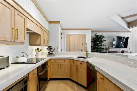 125 Cory's Lane Portsmouth RI 02871