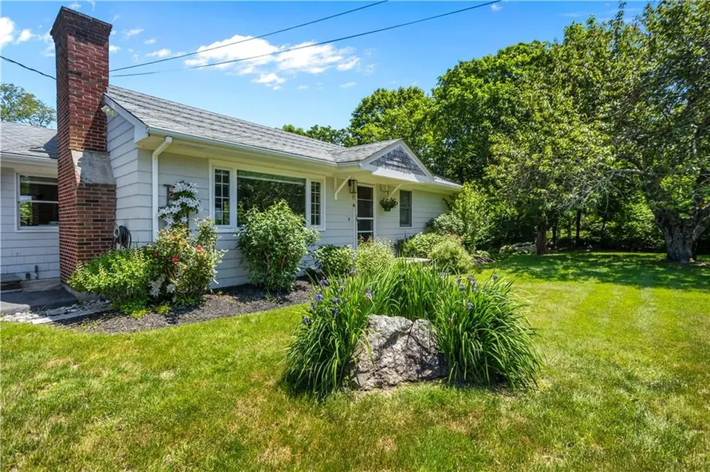 386 Stone Church Road Tiverton RI 02878