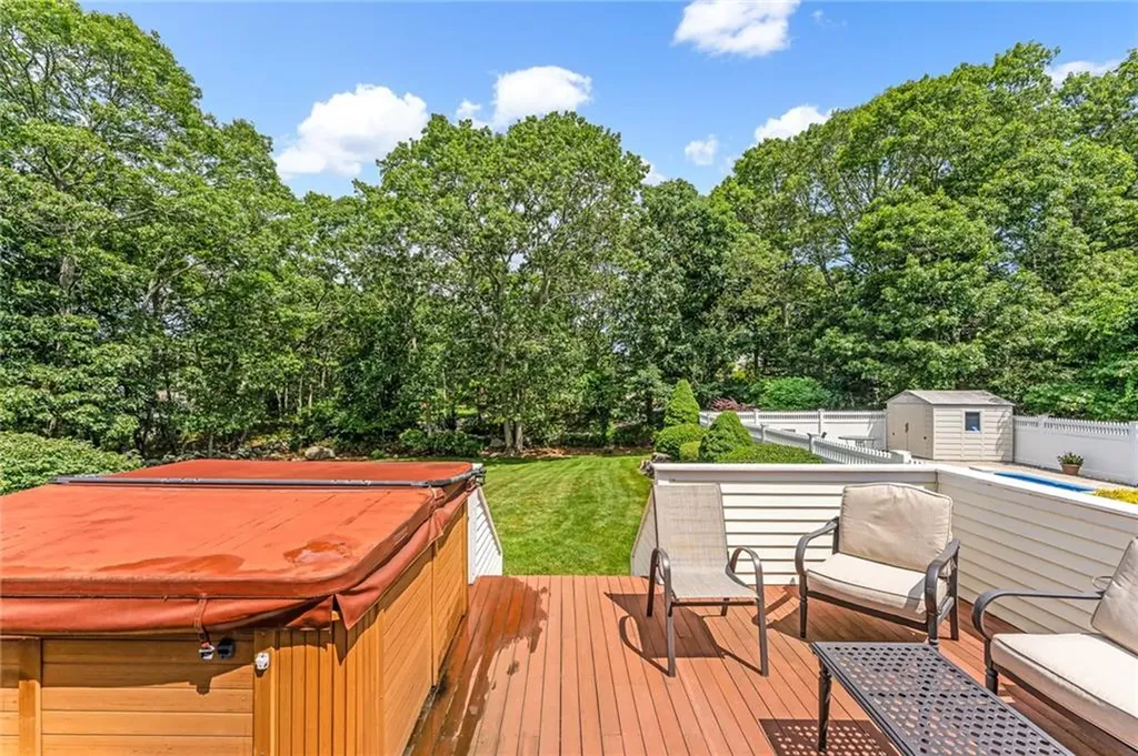11 Hamilton Road Westerly RI 02891