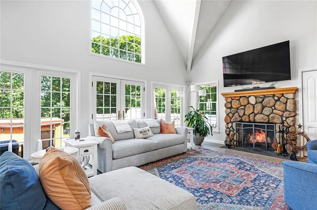 11 Hamilton Road Westerly RI 02891