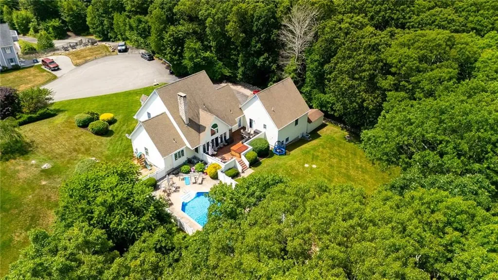11 Hamilton Road Westerly RI 02891