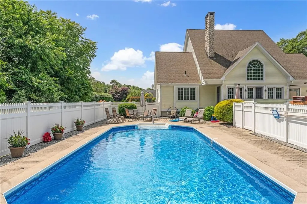 11 Hamilton Road Westerly RI 02891
