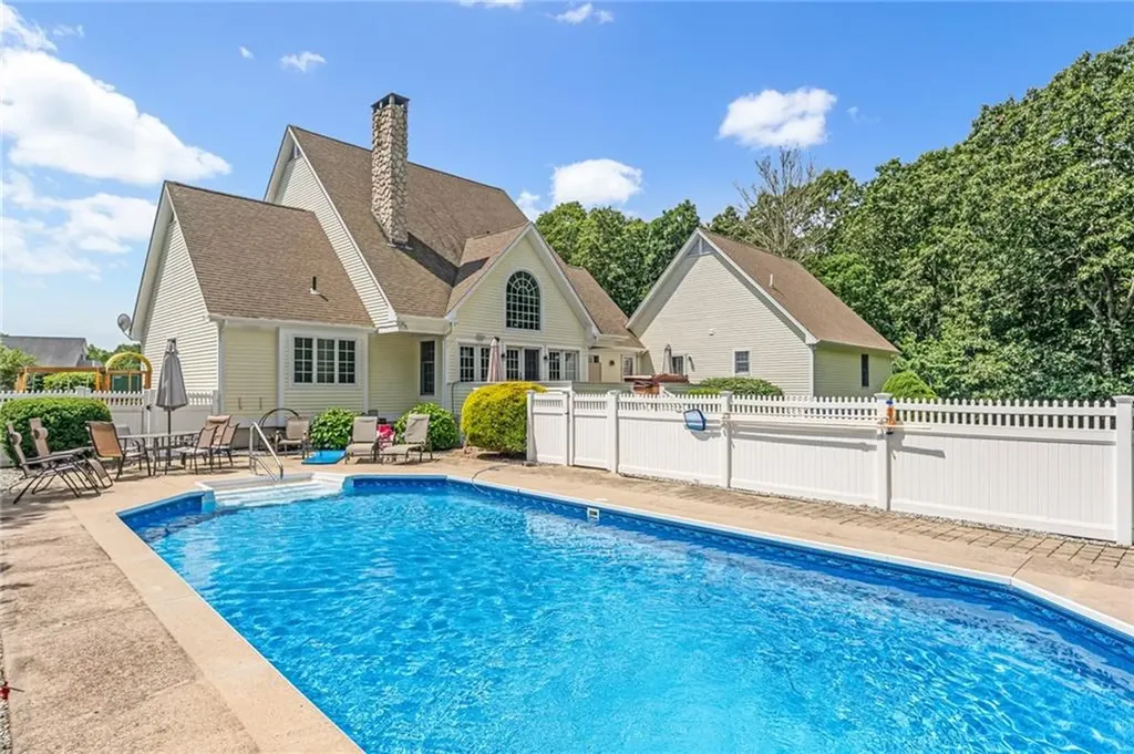 11 Hamilton Road Westerly RI 02891