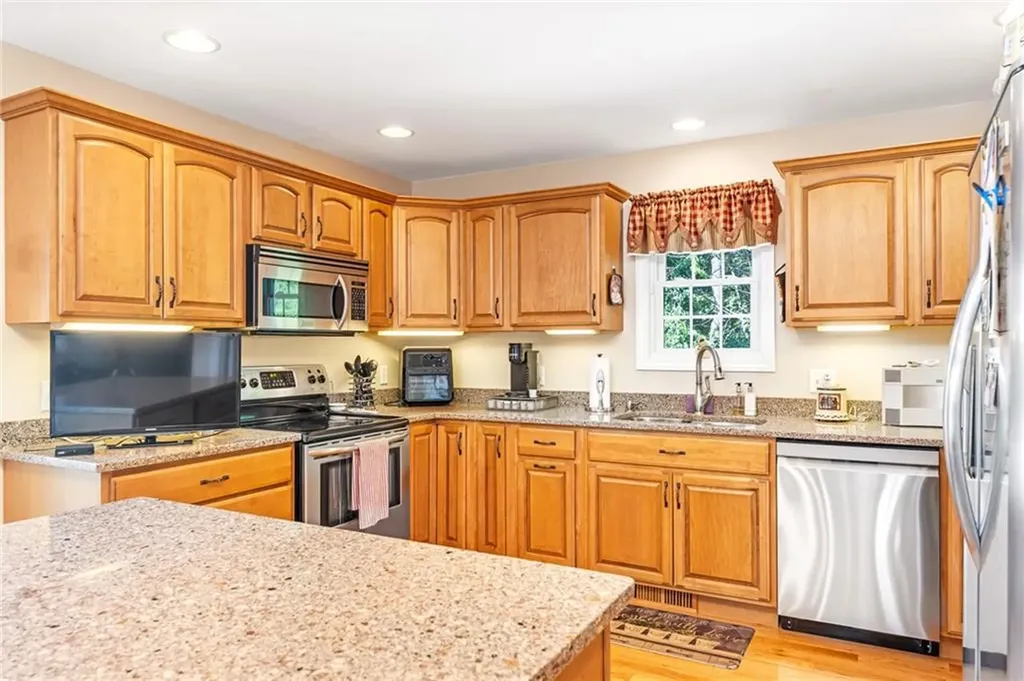 11 Hamilton Road Westerly RI 02891