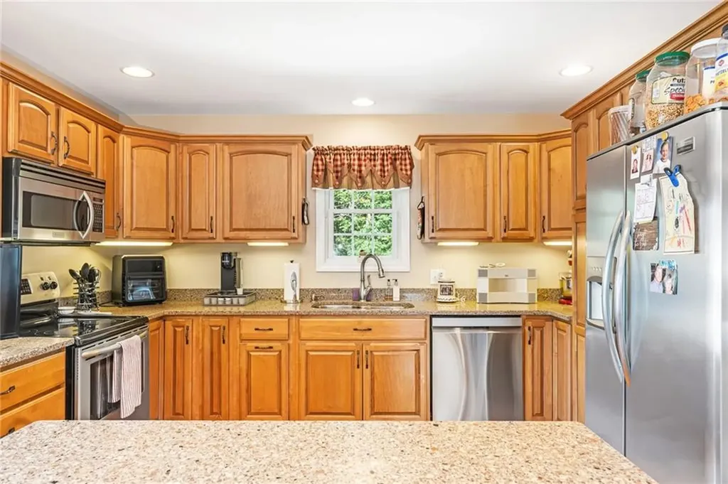 11 Hamilton Road Westerly RI 02891