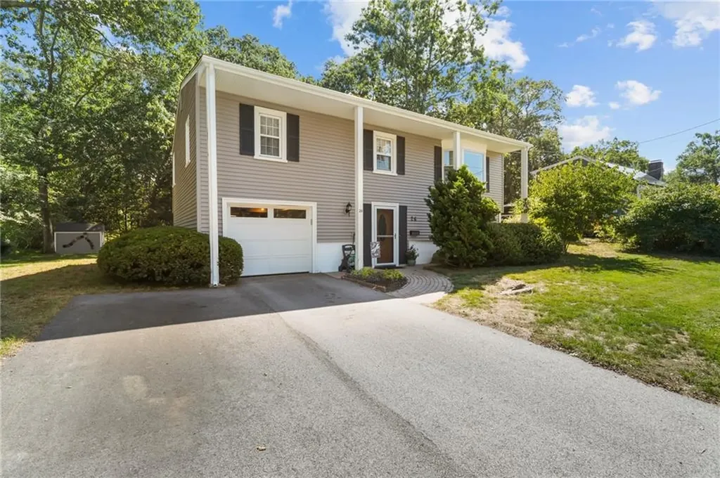 26 Lloyd Drive Coventry RI 02816