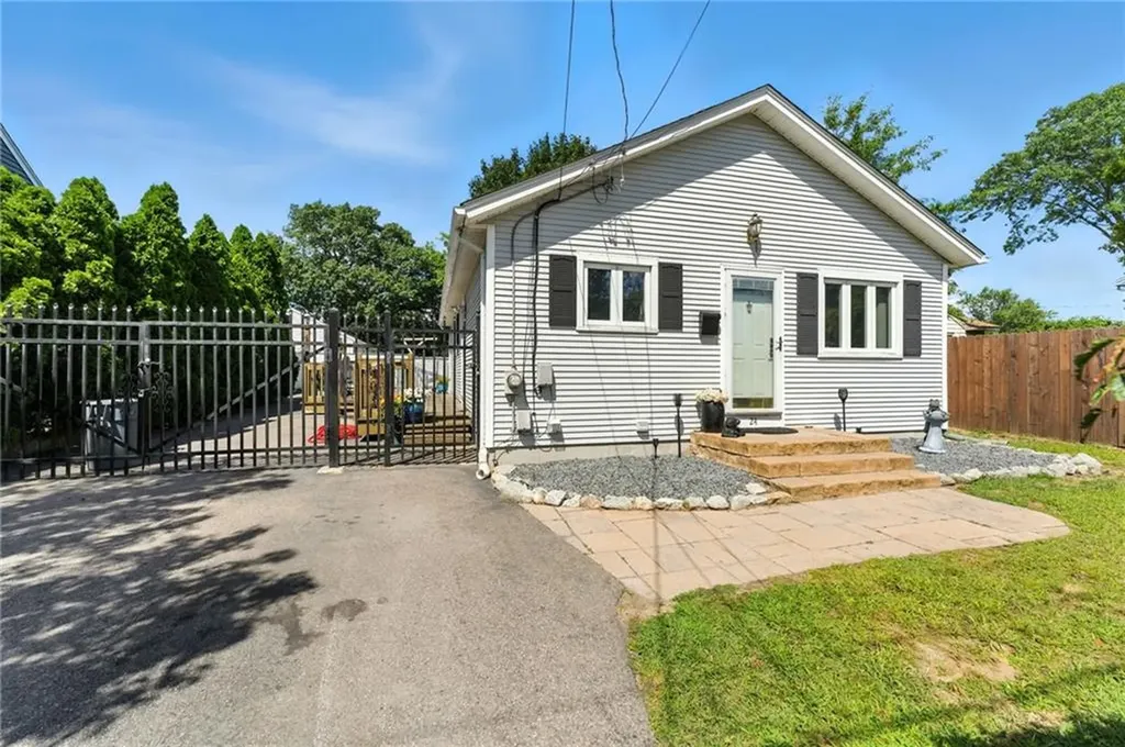 24 Tobyhanna Street Providence RI 02910