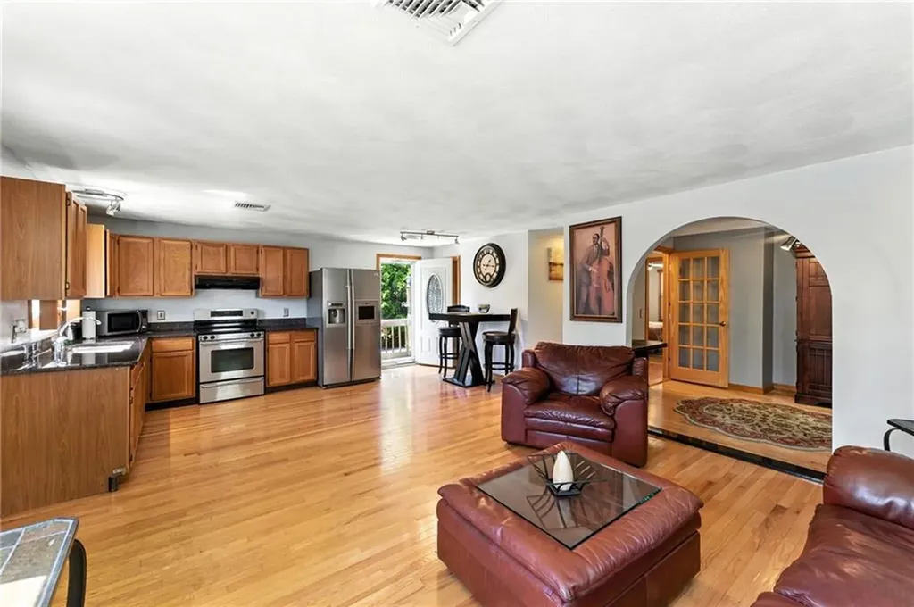24 Tobyhanna Street Providence RI 02910
