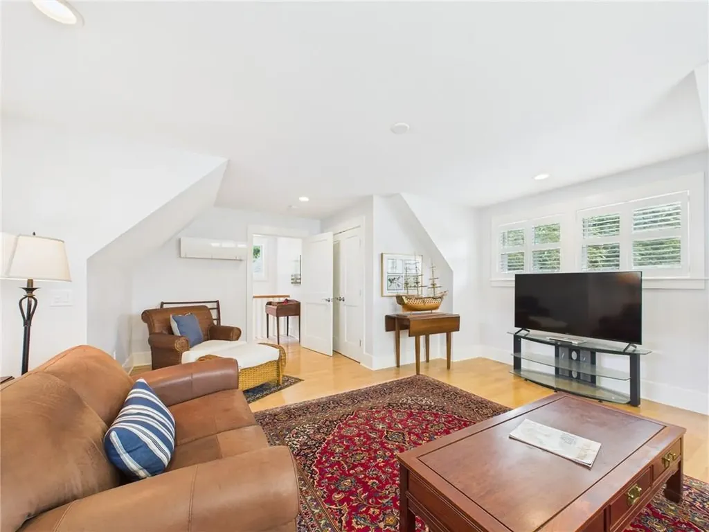 150 Love Lane Warwick RI 02886