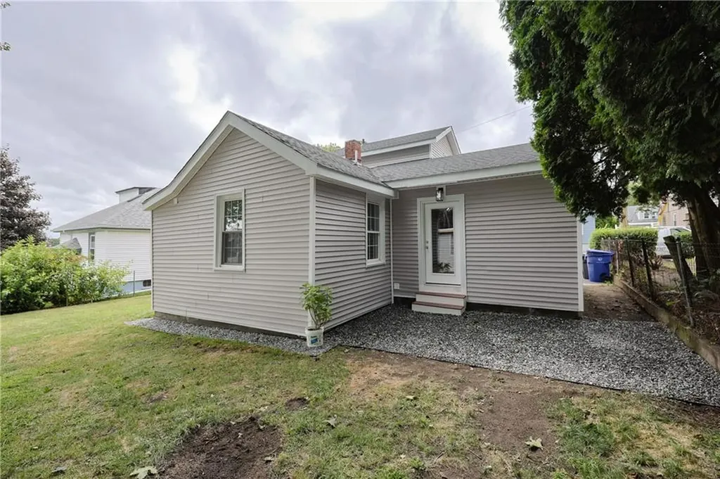101 Grosvenor Avenue Pawtucket RI 02860