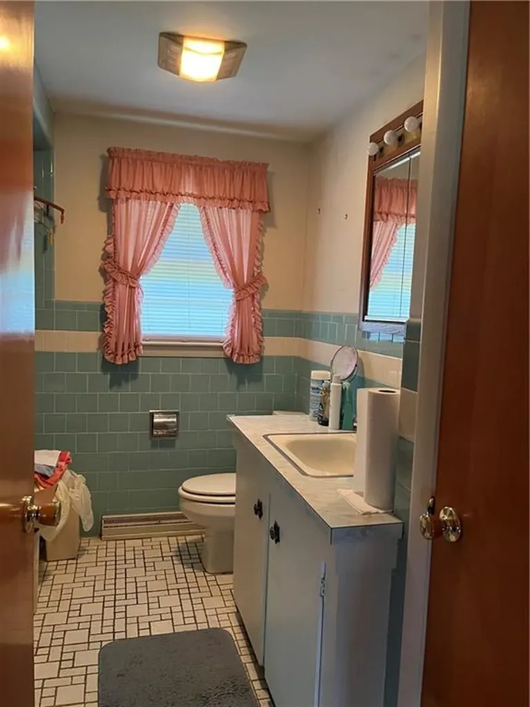 1369 Hope Road Cranston RI 02831