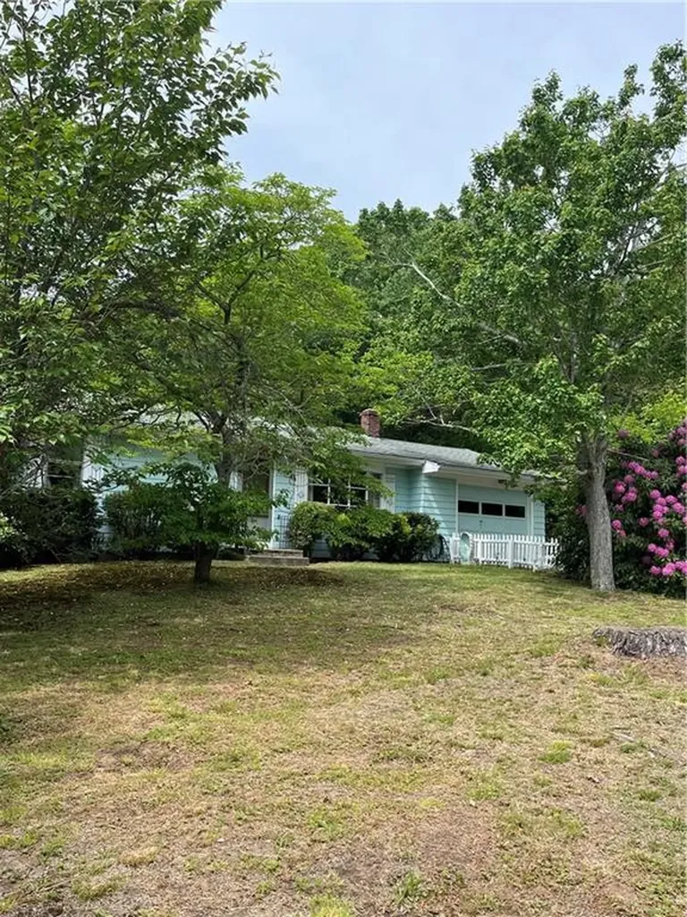 1369 Hope Road Cranston RI 02831