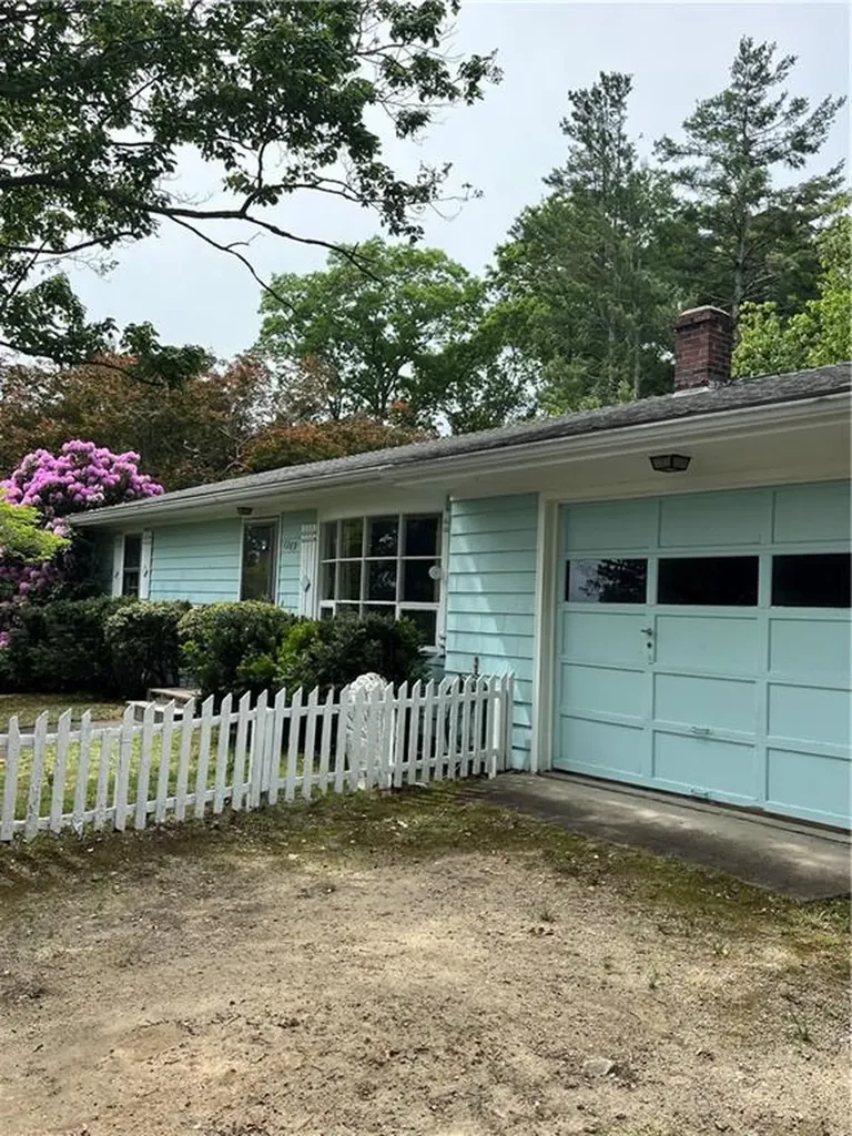 1369 Hope Road Cranston RI 02831