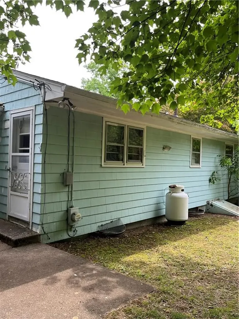 1369 Hope Road Cranston RI 02831