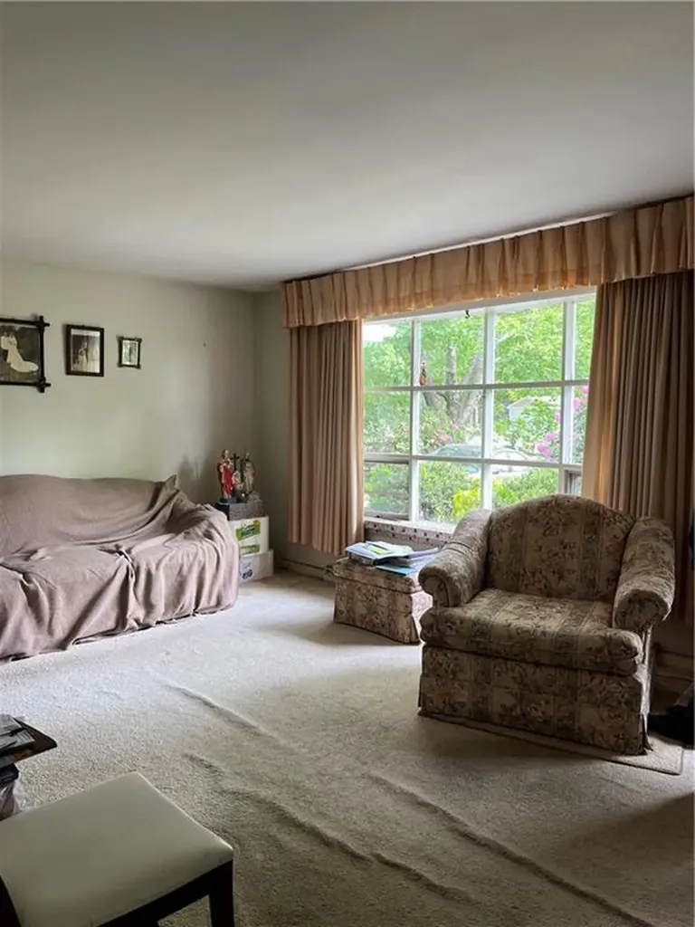 1369 Hope Road Cranston RI 02831