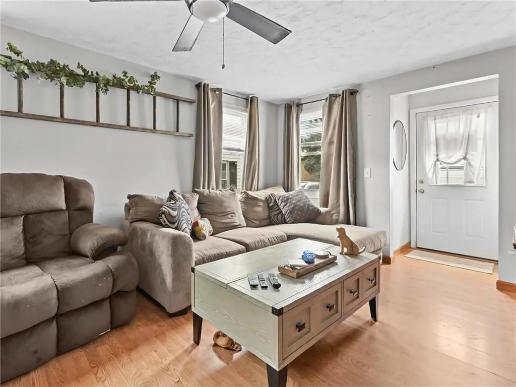 124 Pleasant Street Cranston RI 02910