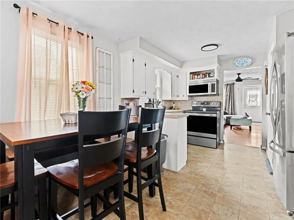 124 Pleasant Street Cranston RI 02910