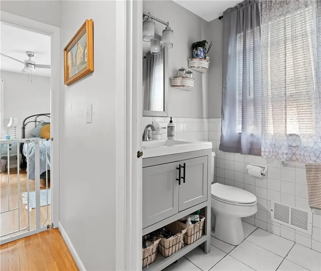 124 Pleasant Street Cranston RI 02910