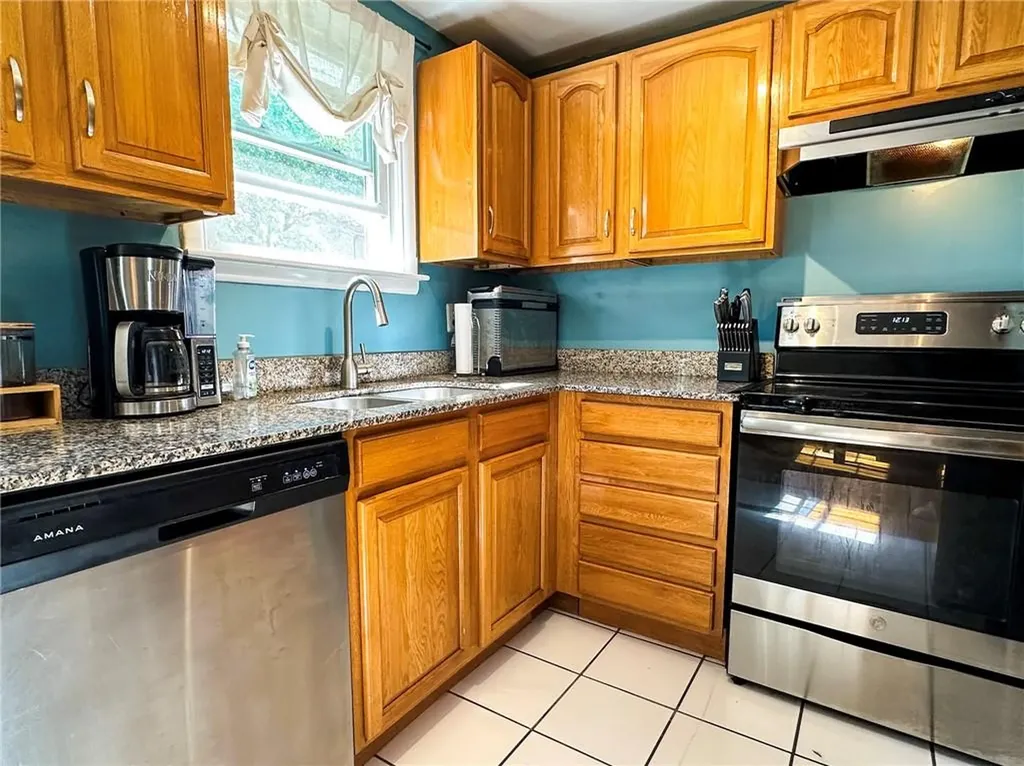 78 Keeley Avenue Warwick RI 02886