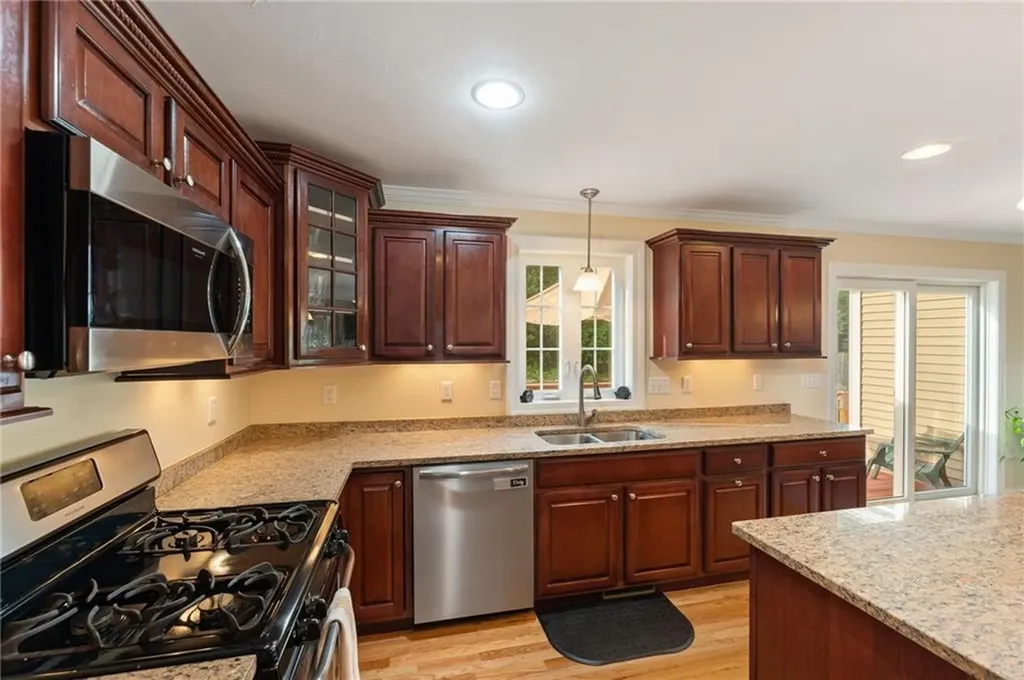 10 Sables Way Lincoln RI 02865