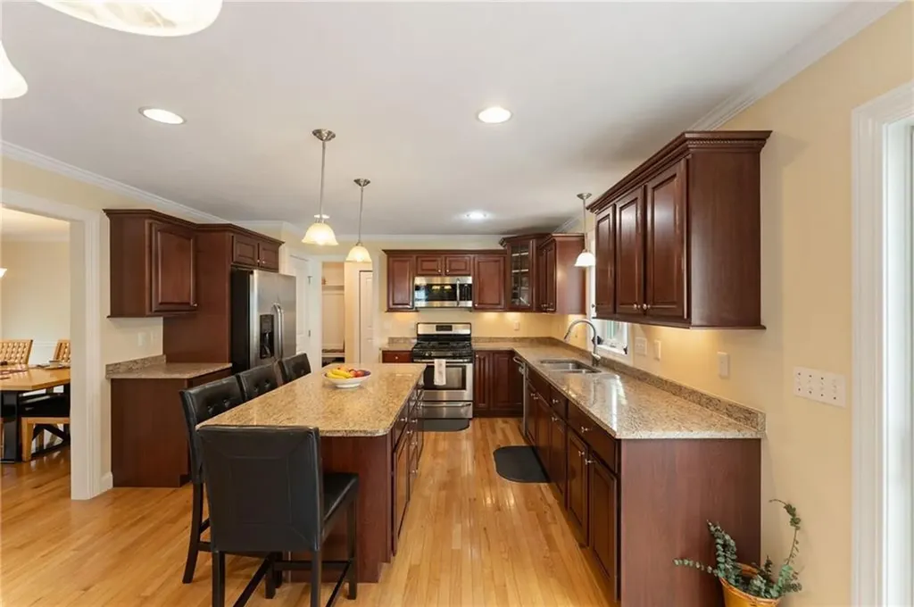 10 Sables Way Lincoln RI 02865