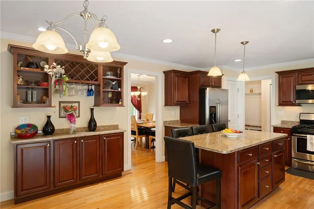 10 Sables Way Lincoln RI 02865