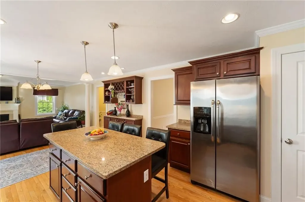 10 Sables Way Lincoln RI 02865