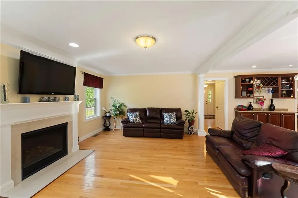 10 Sables Way Lincoln RI 02865