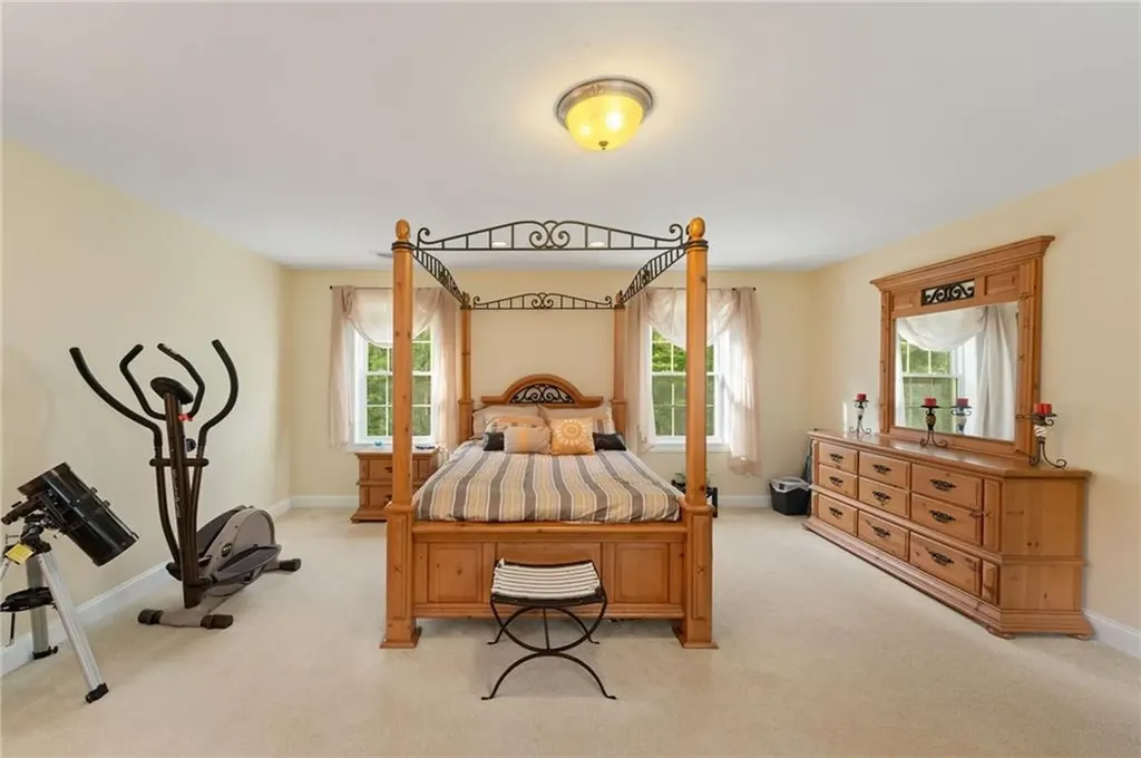 10 Sables Way Lincoln RI 02865