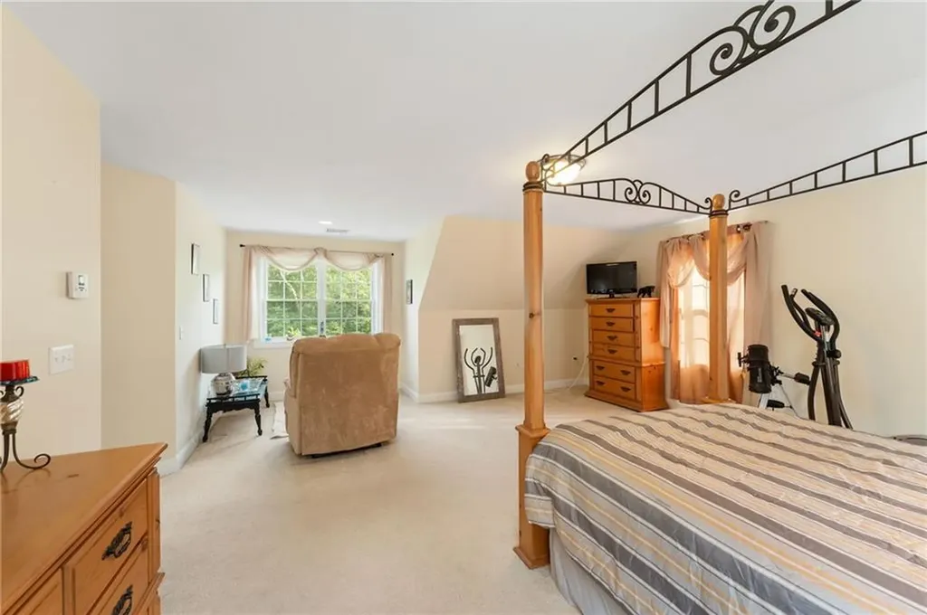 10 Sables Way Lincoln RI 02865