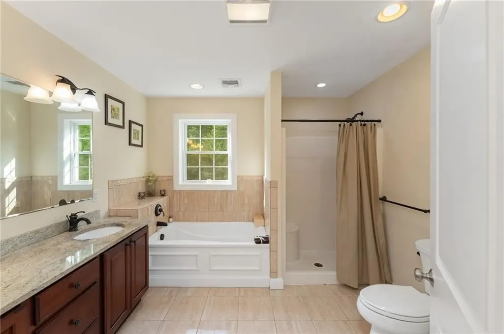 10 Sables Way Lincoln RI 02865