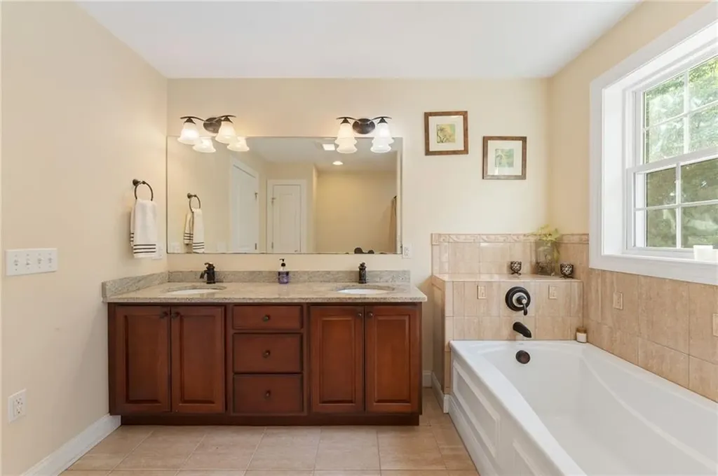 10 Sables Way Lincoln RI 02865
