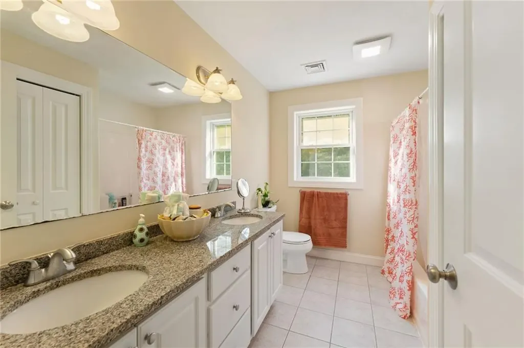 10 Sables Way Lincoln RI 02865
